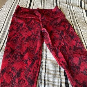 NWOT High-Waisted Printed Powerhold Leggings